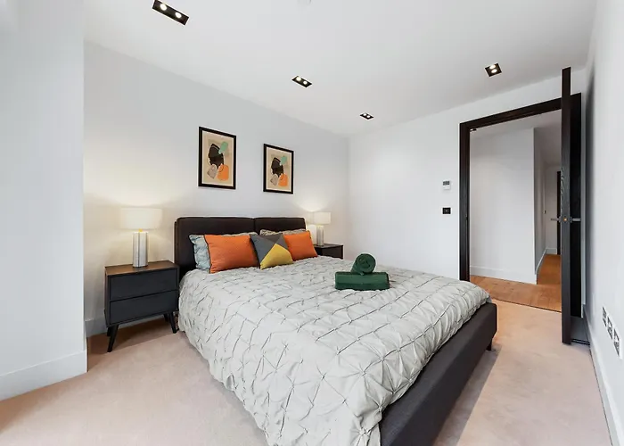 Heart Of Central London Panoramic View 2 Bedroom Designer Luxury Apartment - Pool And Gym Access