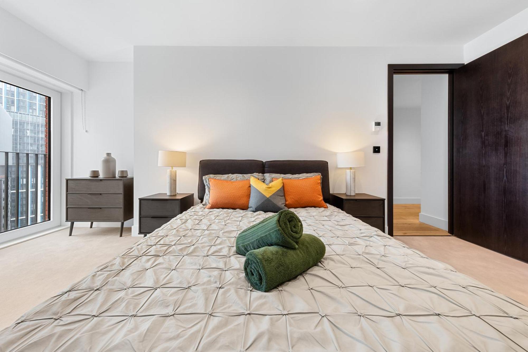 Heart Of Panoramic View 2 Bedroom Designer Luxury - Pool And Gym Access Appartamento Londra