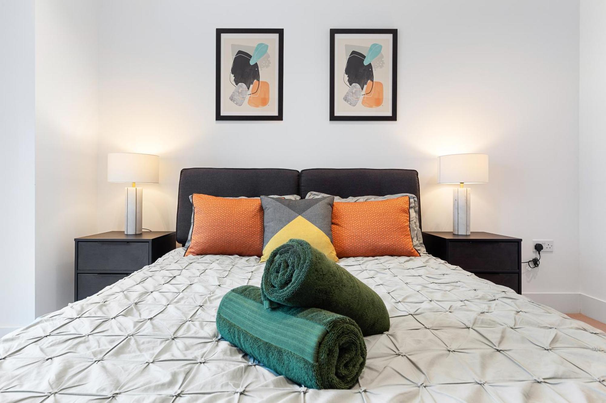 Heart Of Panoramic View 2 Bedroom Designer Luxury - Pool And Gym Access Londra